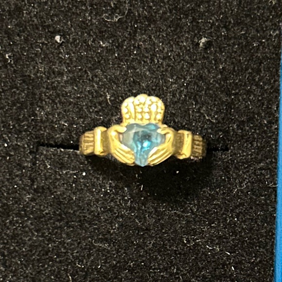 10K Yellow Gold Heart Shaped Blue Topaz Claddagh Irish Engagement Wedding Ring - Picture 15 of 16